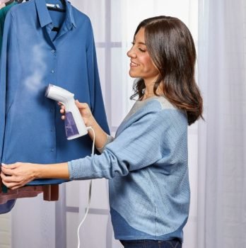 BLACK+DECKER – Compact Garment Steamer with Pump Heater