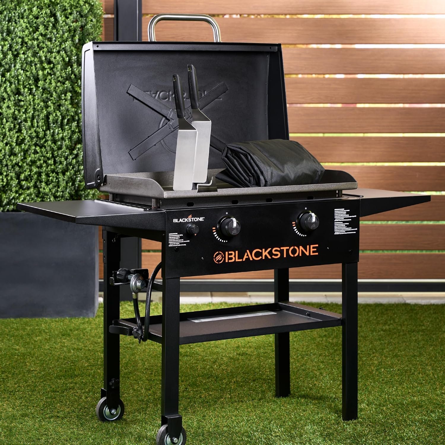 Blackstone® 2450AZ 28″ Omnivore Griddle with Hood Bundle
